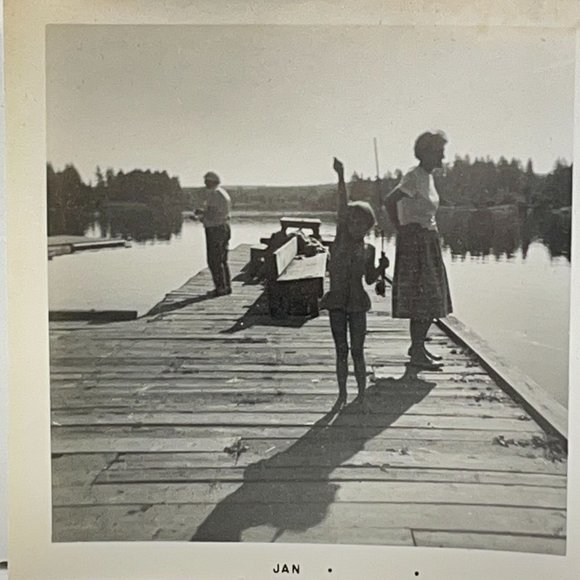 Found Photo Sunday Fishing at the Lake Vintage Snapshot 40s Family Trip - Picture 5 of 6